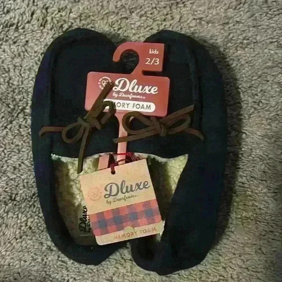 Dluxe by Dearfoam Kids Slippers - Picture 1 of 3